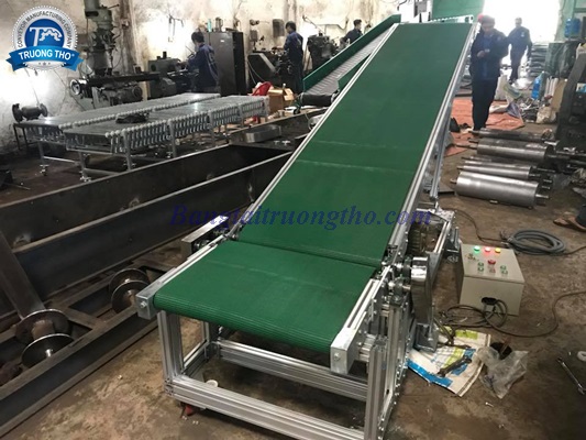 Băng tải PVC nâng hạ khung nhôm