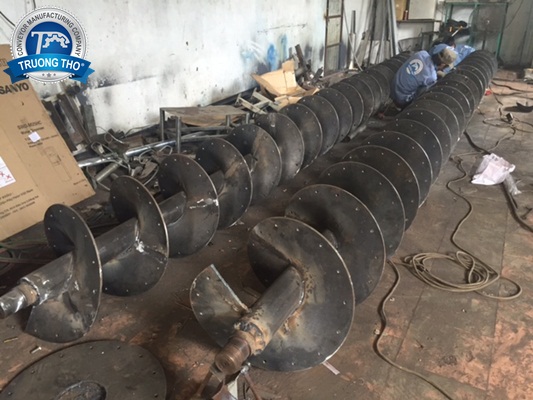 Sản xuất trục vít tải cát