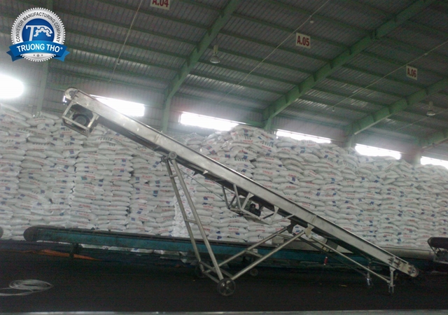 Băng tải di động nâng hạ Băng tải di động nâng hạ