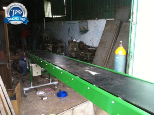 Băng tải lên xuống trên xe