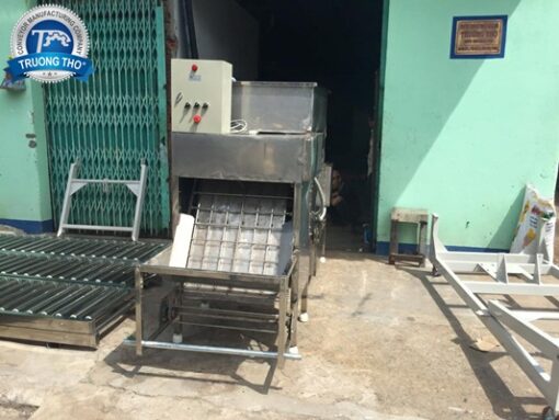 máy bóc vỏ trứng gà