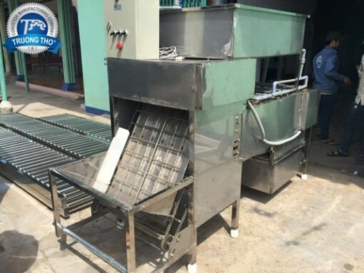 băng tải bóc vỏ trứng