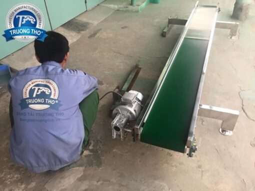 Băng tải pvc tải phôi nhựa
