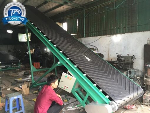 Băng tải cao su nâng hạ