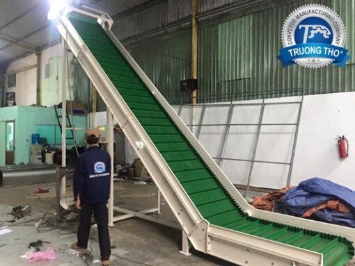 Băng tải cấp liệu PVC gân bèo