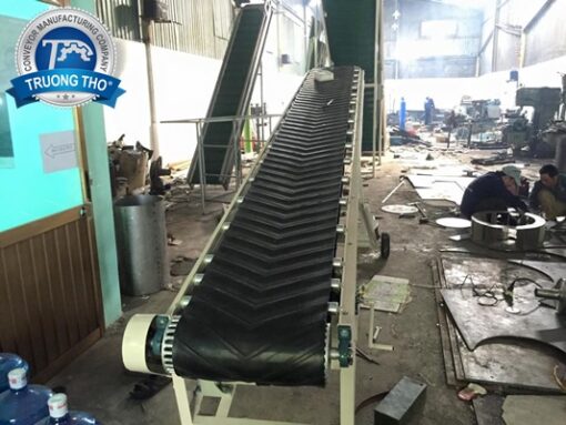 Băng tải cao su nâng hạ di động 5m