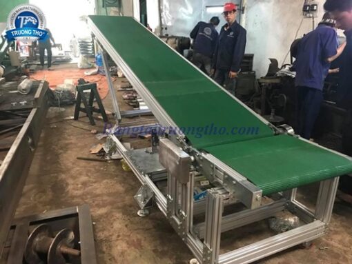 Băng tải PVC nâng hạ khung nhôm