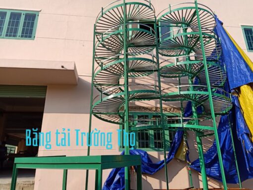 băng tải con lăn xoắn