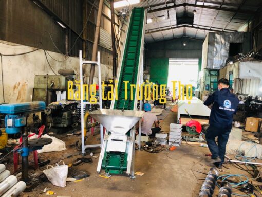 Băng tải cấp liệu pvc gân bèo
