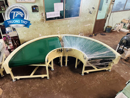 Băng tải PVC góc cong